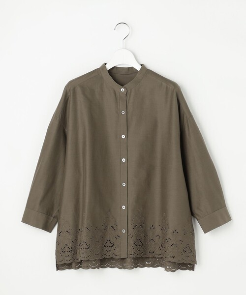 自由区(ジユウク)の「エンブロイダリーブロードバンドカラー ブラウス(シャツ/ブラウス・レディース・カーキ系/ベージュ系1/アイボリー系/サックスブルー系1・38/40)」の12枚目の写真