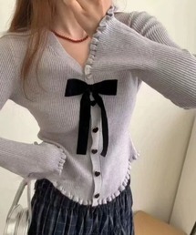 deux amour（ドゥーザムール）の「リボン付きハートボタンメローニットカーディガン（カーディガン/ボレロ）」