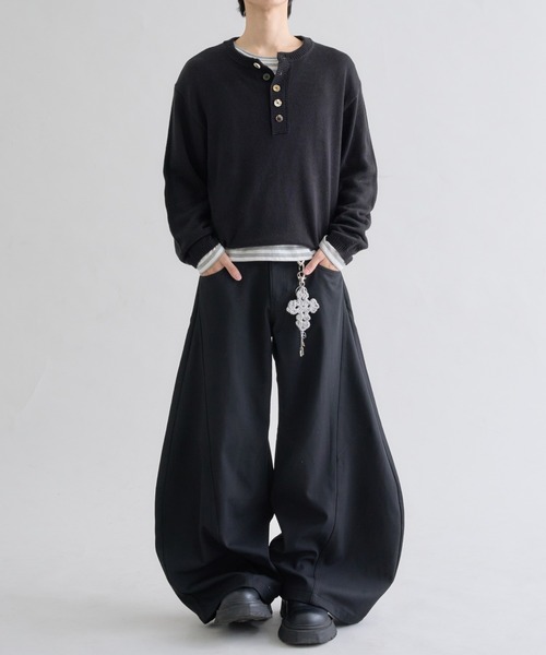 EPNK（イーピーエヌケー）の「Contrast Button Henley Neck Knit / コントラストボタンヘンリーネックニット（ニット/セーター・メンズ・アイボリー/ブラック・SMALL/LARGE/MEDIUM）」の22枚目の写真