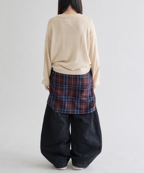 EPNK（イーピーエヌケー）の「Contrast Button Henley Neck Knit / コントラストボタンヘンリーネックニット（ニット/セーター・メンズ・アイボリー/ブラック・SMALL/LARGE/MEDIUM）」の13枚目の写真