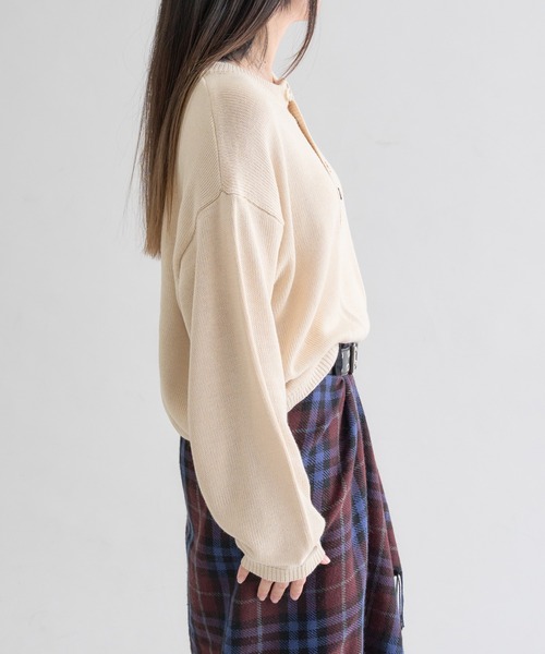 EPNK（イーピーエヌケー）の「Contrast Button Henley Neck Knit / コントラストボタンヘンリーネックニット（ニット/セーター・メンズ・アイボリー/ブラック・SMALL/LARGE/MEDIUM）」の7枚目の写真