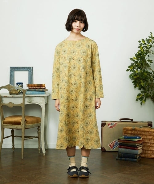 Jocomomola(ホコモモラ)の「Crisantemo curvo フラワー総刺繍ワンピース(ワンピース・レディース・マスタード/ネイビー・40)」の11枚目の写真