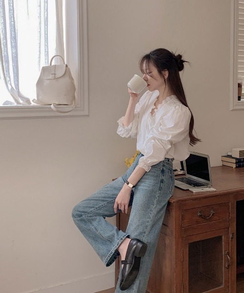 FAVORITO(ファヴォリート)の「Vネック パフスリーブブラウス(シャツ/ブラウス・レディース・ホワイト・F)」の19枚目の写真