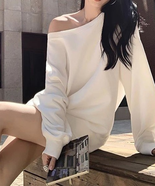GLAMOROUS JANE(グラマラスジェーン)の「ワイドネックオーバーサイズプルオーバー(スウェット・レディース・グレー/ブラック/ホワイト・FREE)」の2枚目の写真