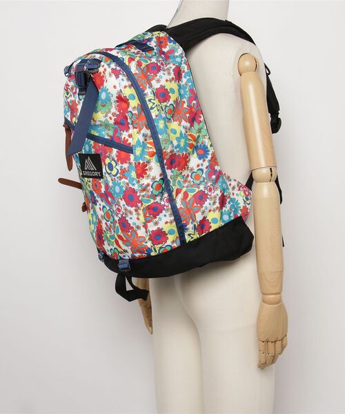 GREGORY(グレゴリー)の「デイパック DAYPACK ワイルドフラワー(バックパック/リュック・メンズ・マルチ・ONE SIZE)」の2枚目の写真