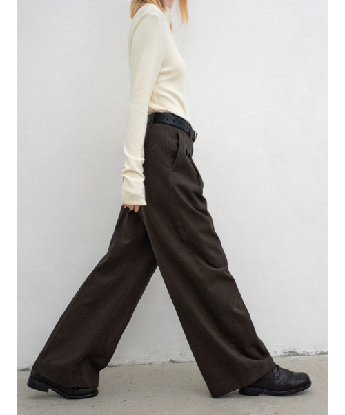 ATELIER NAIN(アトリエナイン)の「(PT-5721)ESSENTIAL WARM COTTON TUCK CHINO PANTS(スラックス・レディース・クリーム/チャコールグレー・SMALL/MEDIUM/LARGE)」の4枚目の写真