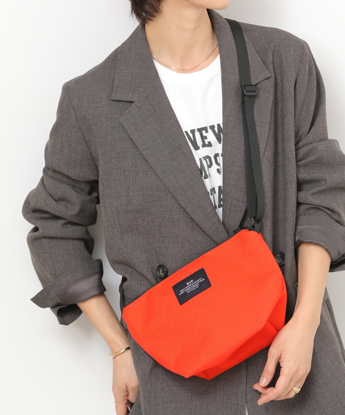 BAGSINPROGRESS（バッグズインプログレス）の「【BAGS IN PROGRESS】MICRO TOTE：ショルダーバッグ（ショルダーバッグ・レディース・レッド/ベージュ・FREE）」の2枚目の写真