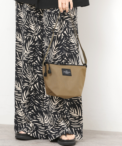 BAGSINPROGRESS（バッグズインプログレス）の「【BAGS IN PROGRESS】MICRO TOTE：ショルダーバッグ（ショルダーバッグ・レディース・レッド/ベージュ・FREE）」の3枚目の写真