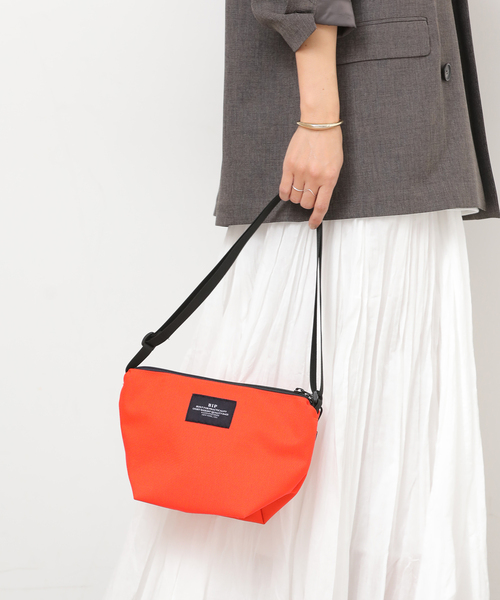 BAGSINPROGRESS（バッグズインプログレス）の「【BAGS IN PROGRESS】MICRO TOTE：ショルダーバッグ（ショルダーバッグ・レディース・レッド/ベージュ・FREE）」の6枚目の写真