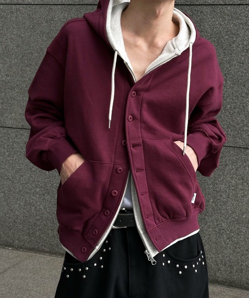 Perushu（ペルーシュ）の「Button Layered Double Zip Hoodie ／ボタンレイヤードダブルジップフーディ（パーカー・メンズ・ボルドー/グレー/ブラック・MEDIUM/LARGE）」の7枚目の写真
