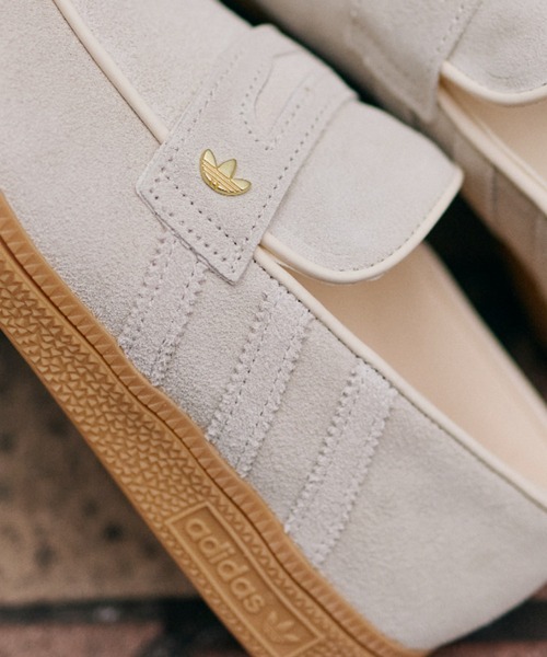 adidas(アディダス)の「HANDBALL SPEZIAL LOAFER W KJ0640(ローファー・レディース・ホワイト・23.0cm/23.5cm/24.0cm/24.5cm/25.0cm/25.5cm/26.0cm/26.5cm/27.0cm/27.5cm/28.0cm/28.5cm/22.5cm/22.0cm/29.0cm)」の5枚目の写真