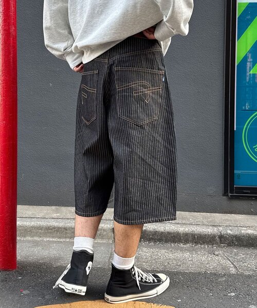 CIAOPANIC(チャオパニック)の「【cian denim/シアンデニム】バギーワイドデニムショーツ/ハーフパンツ(デニムパンツ・レディース・ブラック系その他/ブラック/インディゴブルー/ブルー・MEDIUM/SMALL/LARGE)」の3枚目の写真