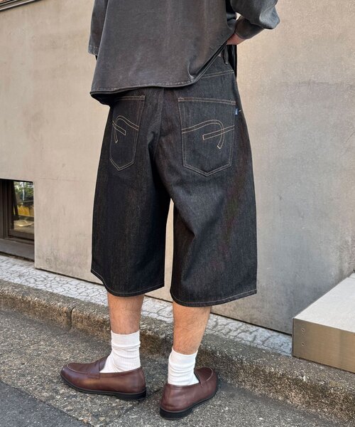 CIAOPANIC(チャオパニック)の「【cian denim/シアンデニム】バギーワイドデニムショーツ/ハーフパンツ(デニムパンツ・レディース・ブラック系その他/ブラック/インディゴブルー/ブルー・MEDIUM/SMALL/LARGE)」の2枚目の写真