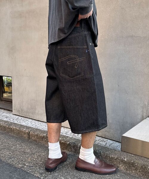 CIAOPANIC(チャオパニック)の「【cian denim/シアンデニム】バギーワイドデニムショーツ/ハーフパンツ(デニムパンツ・レディース・ブラック系その他/ブラック/インディゴブルー/ブルー・MEDIUM/SMALL/LARGE)」の7枚目の写真