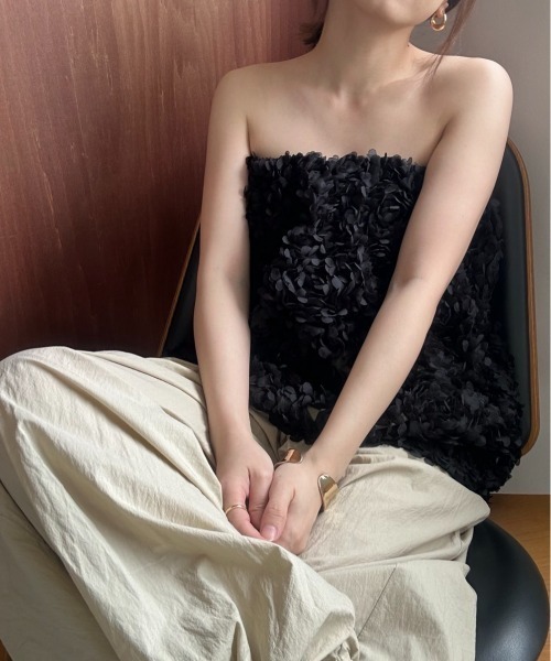 Henon.(ヘノン)の「フラワーベアトップ(キャミソール・レディース・ホワイト/ブラック・F)」の3枚目の写真