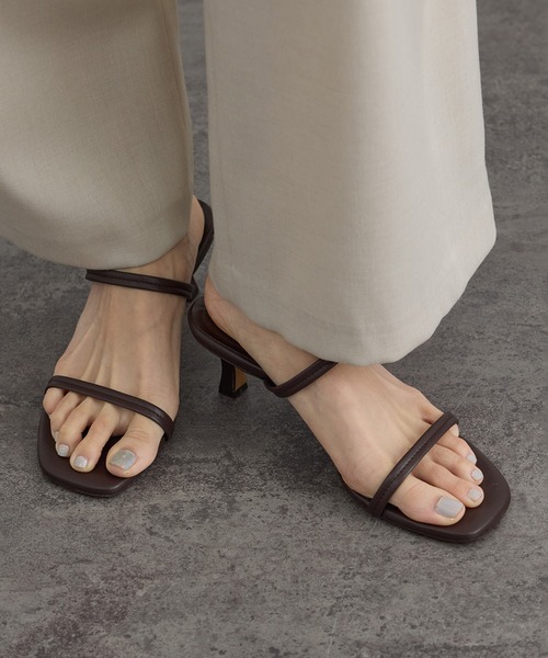 SALON adam et rope'(サロン アダム エ ロペ)の「【W S(ドゥーブル)】レザーヒールサンダル(サンダル・レディース・ダークブラウン/ブラック・37/36.5/36/37.5)」の3枚目の写真
