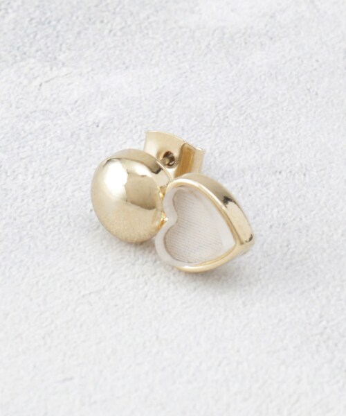 OPAQUE.CLIP(オペークドットクリップ)の「メタルハートモチーフピアス(ピアス(両耳用)・レディース・シルバー/ゴールド・00)」の4枚目の写真