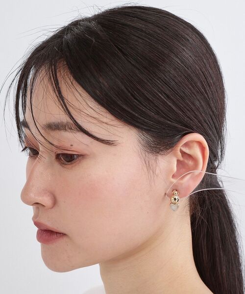 OPAQUE.CLIP(オペークドットクリップ)の「メタルハートモチーフピアス(ピアス(両耳用)・レディース・シルバー/ゴールド・00)」の7枚目の写真