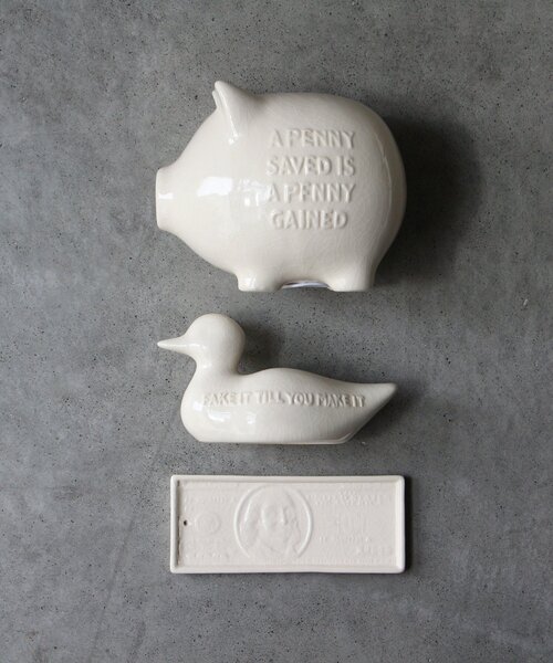 BIRTHDAY BAR(バースデイバー)の「CRACKLE PIGGY BANK ヴィンテージの風合いのブタの貯金箱(インテリア雑貨・レディース・ホワイト・0)」の4枚目の写真