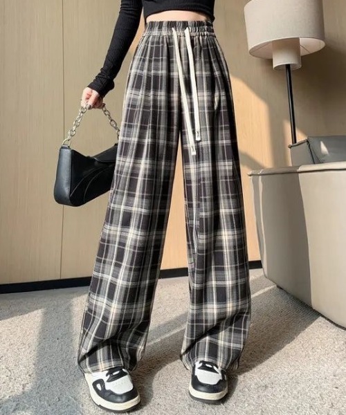NANEA(ナネア)の「レトロチェックワイドストレート ワークパンツ(その他パンツ・レディース・ブラウン/ホワイト/ブラック・MEDIUM)」の3枚目の写真