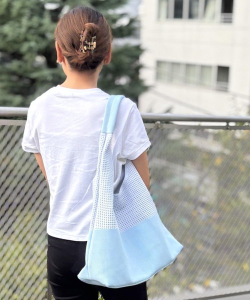 ROOTOTE(ルートート)の「ルートート / LT.ラウンド.メッシュ.ニット-A(トートバッグ・レディース・ベージュ/ライトブルー/ブラック・FREE)」の6枚目の写真