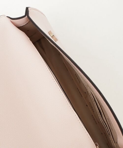 Guess（ゲス）の「ISOBEL CONVERTIBLE XBODY FLAP バッグ ハンドバッグ（ハンドバッグ・レディース・ライトピンク/ブラック・ONE SIZE）」の9枚目の写真