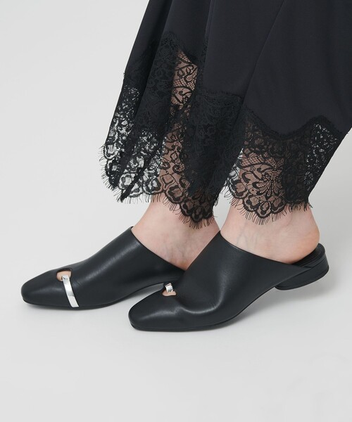 LE VERNIS(ル・ベルニ)の「<LE VERNIS>トゥ リング ミュール(サンダル・レディース・ブラック・23.5cm/24.5cm)」の2枚目の写真