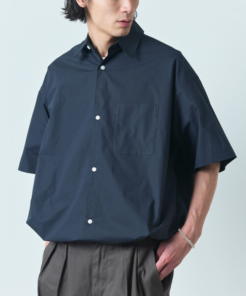 FREAK'S STORE（フリークスストア）の「限定展開 ワイドシルエット スピンドル レギュラーカラー ショートスリーブ シャツ / ヘムコード（シャツ/ブラウス・メンズ・ベージュ/ブルー系その他/ホワイト/ブラウン/オフホワイト/チャコールグレー/ブラック/ブラウン系その他/サックスブルー・SMALL/MEDIUM/LARGE）」の4枚目の写真