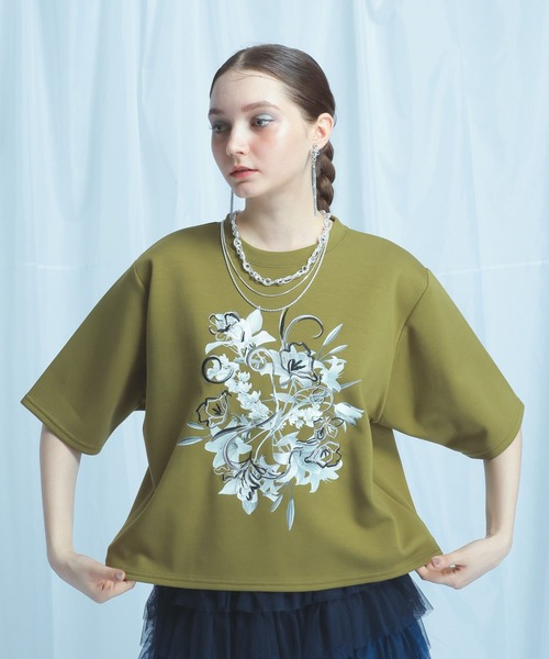 HARE(ハレ)の「アートフラワーシシュウTシャツ(HARE)(Tシャツ/カットソー・レディース・ホワイト/ブルー/イエロー/ブラック・FREE)」の4枚目の写真