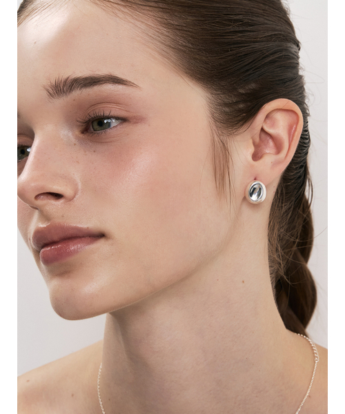 HEI（ヘイ）の「hollow form stud earring（ピアス（両耳用）・レディース・ホワイト・FREE）」の3枚目の写真