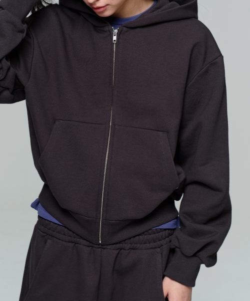 ERA(エラ)の「UNISEX ERA OVERSIZED HOODED ZIP-UP - FADED BLACK(パーカー・レディース・ブラック・LARGE/MEDIUM/SMALL)」の3枚目の写真