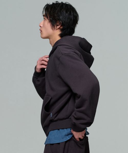 ERA(エラ)の「UNISEX ERA OVERSIZED HOODED ZIP-UP - FADED BLACK(パーカー・レディース・ブラック・LARGE/MEDIUM/SMALL)」の7枚目の写真