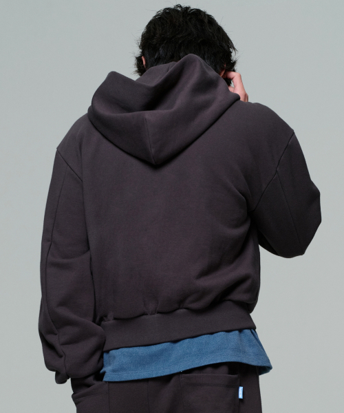 ERA(エラ)の「UNISEX ERA OVERSIZED HOODED ZIP-UP - FADED BLACK(パーカー・レディース・ブラック・LARGE/MEDIUM/SMALL)」の8枚目の写真