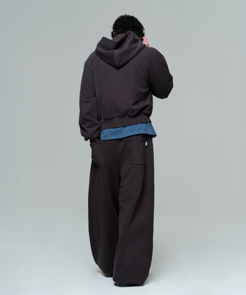 ERA(エラ)の「UNISEX ERA OVERSIZED HOODED ZIP-UP - FADED BLACK(パーカー・レディース・ブラック・LARGE/MEDIUM/SMALL)」の10枚目の写真