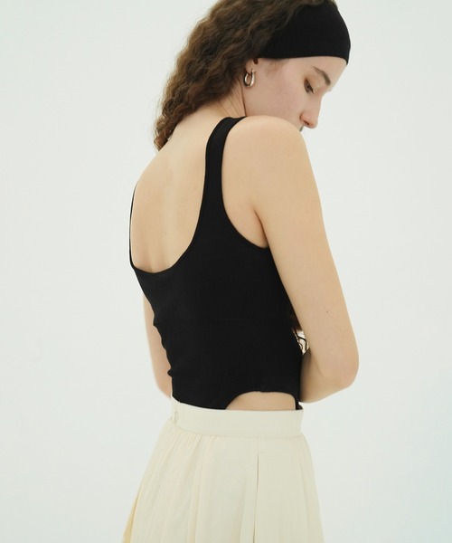 CLANE(クラネ)の「BACK OPEN KNIT BODYSUITS(ニット/セーター・レディース・ブラウン/ブラック/アイボリー・1/2)」の3枚目の写真