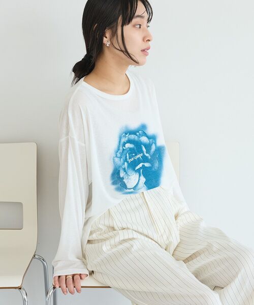 CRAFT STANDARD BOUTIQUE(クラフトスタンダードブティック)の「フラワープリントシアーロンTee(Tシャツ/カットソー・レディース・ブルー/レッド・FREE)」の2枚目の写真