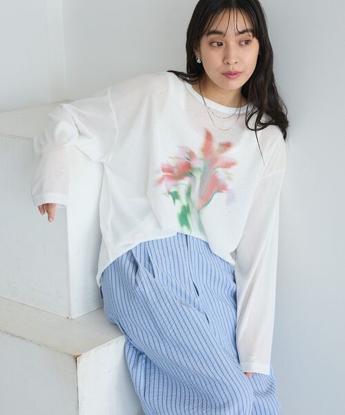 CRAFT STANDARD BOUTIQUE(クラフトスタンダードブティック)の「フラワープリントシアーロンTee(Tシャツ/カットソー・レディース・ブルー/レッド・FREE)」の3枚目の写真