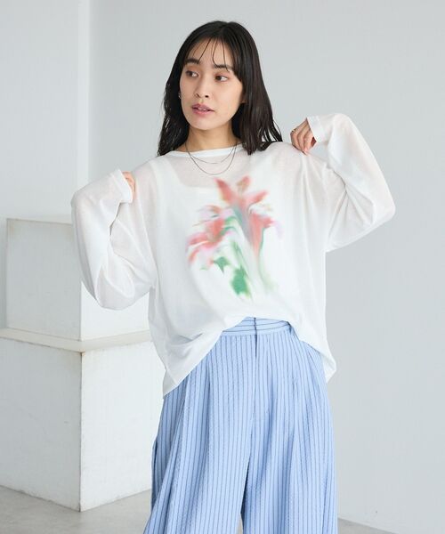 CRAFT STANDARD BOUTIQUE(クラフトスタンダードブティック)の「フラワープリントシアーロンTee(Tシャツ/カットソー・レディース・ブルー/レッド・FREE)」の5枚目の写真