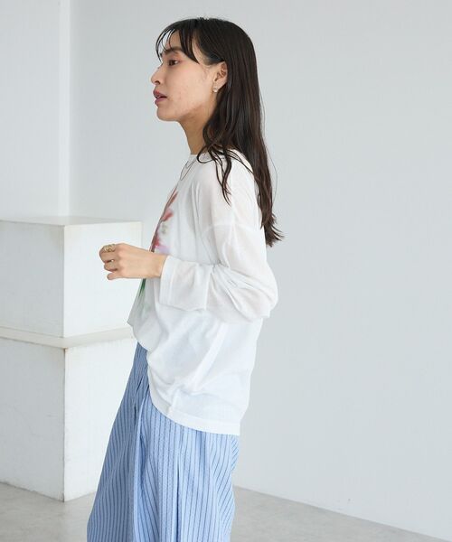 CRAFT STANDARD BOUTIQUE(クラフトスタンダードブティック)の「フラワープリントシアーロンTee(Tシャツ/カットソー・レディース・ブルー/レッド・FREE)」の6枚目の写真