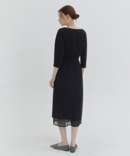 MICANE(ミケーネ)の「ノエン ボートネックレイヤードドレス(ワンピース・レディース・ブラック/ピンクベージュ・SMALL/MEDIUM/LARGE/X-LARGE/XX-LARGE)」の11枚目の写真