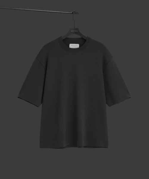 UNITED TOKYO(ユナイテッドトウキョウ)の「【実店舗月間売上NO1】18G サーブルストレッチクルーネックニットTEE |接触冷感/通気性/毛玉防止/洗える/ 抗菌防臭/春服/オフィスカジュアル/通勤/インナー(ニット/セーター・メンズ・ネイビー/ベージュ/オフホワイト/ブラック/ダークグレー/ライトグレー・2/1/3)」の4枚目の写真