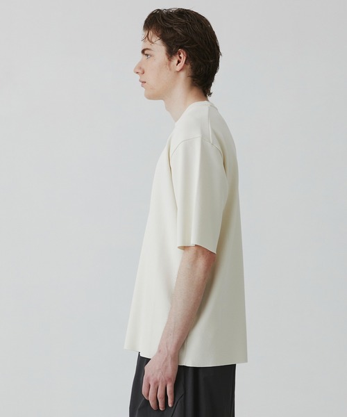 UNITED TOKYO(ユナイテッドトウキョウ)の「【実店舗月間売上NO1】18G サーブルストレッチクルーネックニットTEE |接触冷感/通気性/毛玉防止/洗える/ 抗菌防臭/春服/オフィスカジュアル/通勤/インナー(ニット/セーター・メンズ・ネイビー/ベージュ/オフホワイト/ブラック/ダークグレー/ライトグレー・2/1/3)」の15枚目の写真