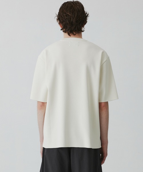 UNITED TOKYO(ユナイテッドトウキョウ)の「【実店舗月間売上NO1】18G サーブルストレッチクルーネックニットTEE |接触冷感/通気性/毛玉防止/洗える/ 抗菌防臭/春服/オフィスカジュアル/通勤/インナー(ニット/セーター・メンズ・ネイビー/ベージュ/オフホワイト/ブラック/ダークグレー/ライトグレー・2/1/3)」の16枚目の写真