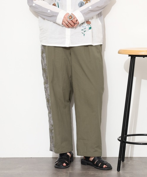 Emago（イマゴ）の「EMAGO 大きなお花刺繍ﾊﾟﾝﾂ（その他パンツ・レディース・カーキ/ベージュ/ネイビー・FREE）」の13枚目の写真