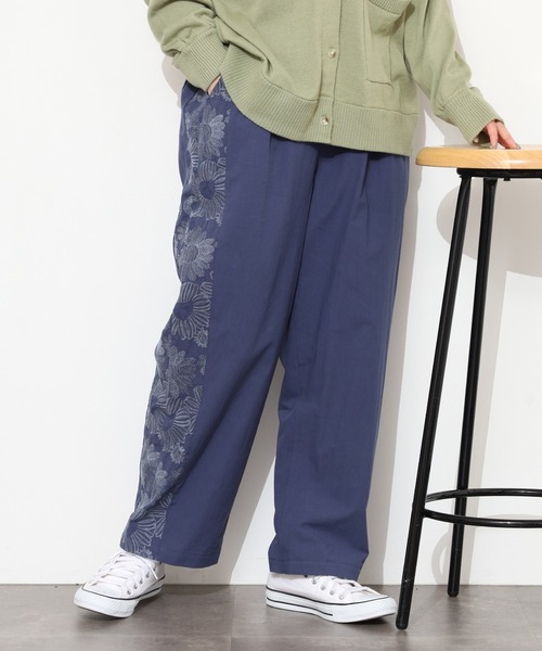 Emago（イマゴ）の「EMAGO 大きなお花刺繍ﾊﾟﾝﾂ（その他パンツ・レディース・カーキ/ベージュ/ネイビー・FREE）」の21枚目の写真