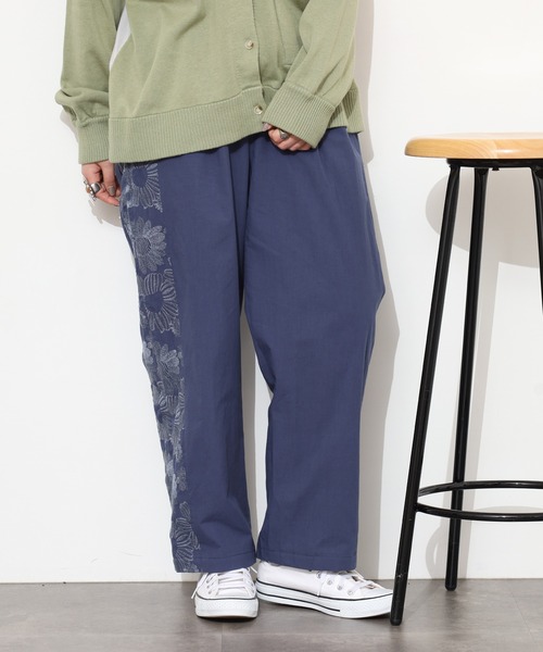 Emago（イマゴ）の「EMAGO 大きなお花刺繍ﾊﾟﾝﾂ（その他パンツ・レディース・カーキ/ベージュ/ネイビー・FREE）」の22枚目の写真