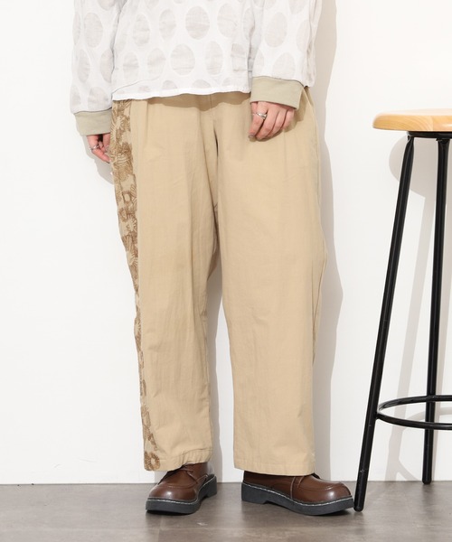 Emago（イマゴ）の「EMAGO 大きなお花刺繍ﾊﾟﾝﾂ（その他パンツ・レディース・カーキ/ベージュ/ネイビー・FREE）」の6枚目の写真