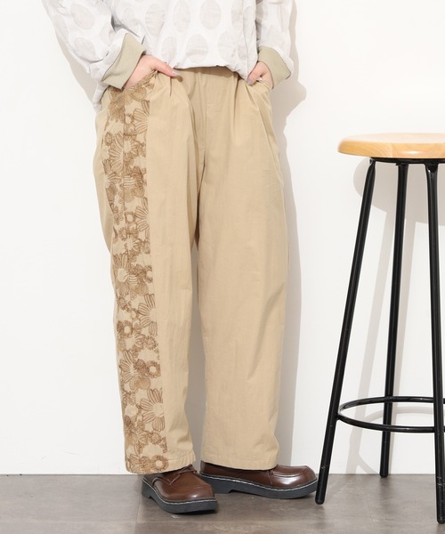 Emago（イマゴ）の「EMAGO 大きなお花刺繍ﾊﾟﾝﾂ（その他パンツ・レディース・カーキ/ベージュ/ネイビー・FREE）」の8枚目の写真