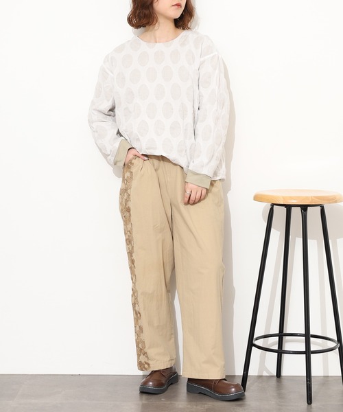 Emago（イマゴ）の「EMAGO 大きなお花刺繍ﾊﾟﾝﾂ（その他パンツ・レディース・カーキ/ベージュ/ネイビー・FREE）」の9枚目の写真