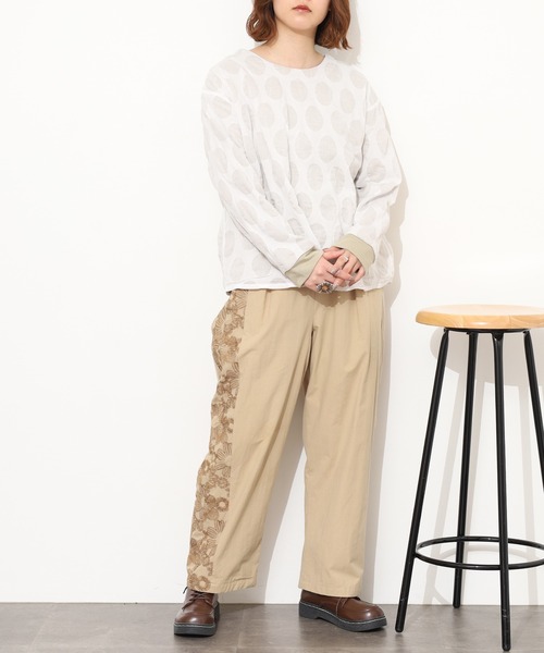 Emago（イマゴ）の「EMAGO 大きなお花刺繍ﾊﾟﾝﾂ（その他パンツ・レディース・カーキ/ベージュ/ネイビー・FREE）」の10枚目の写真